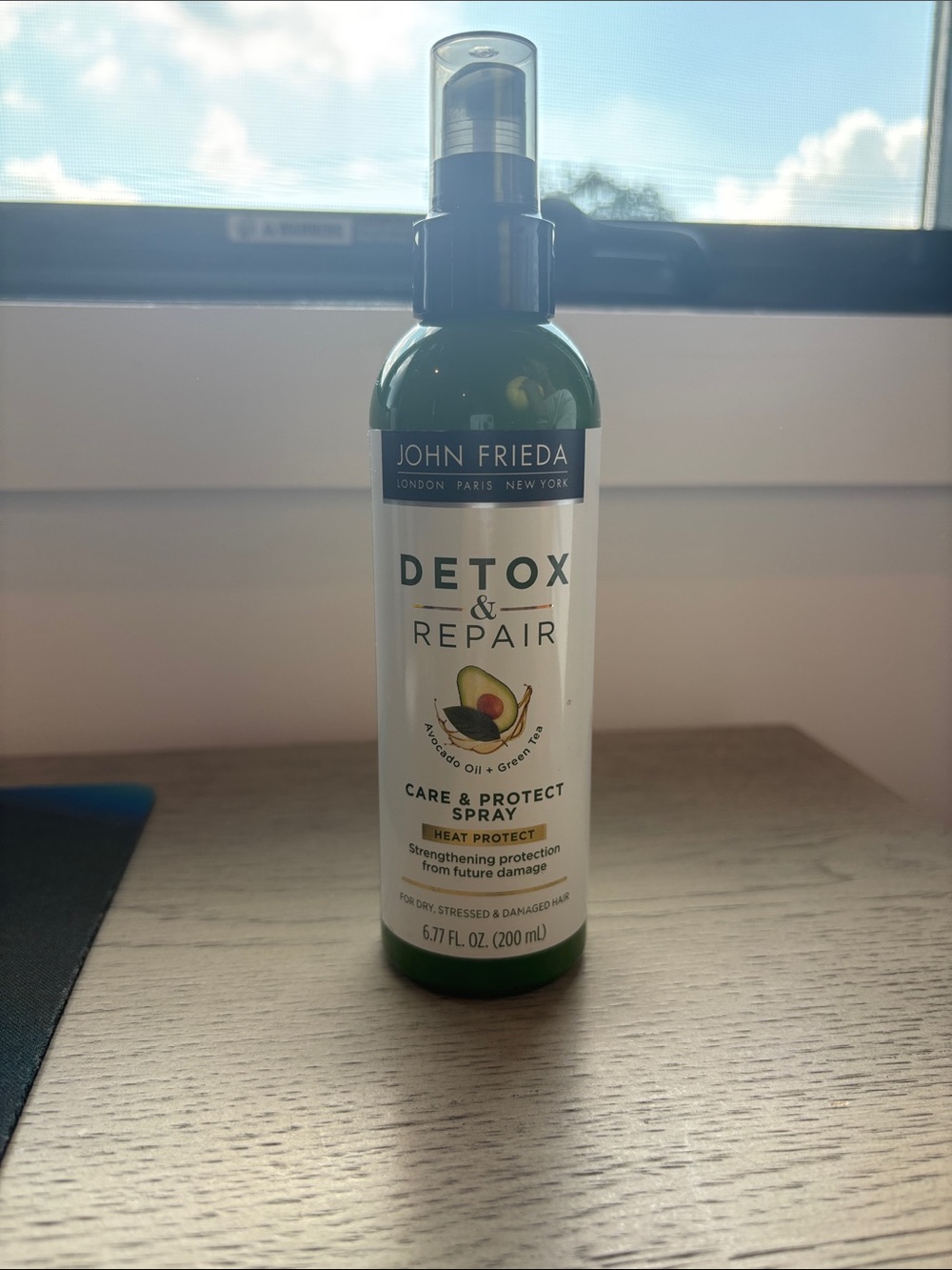 John Frieda Detox & Repair Care & Protect Spray - Green